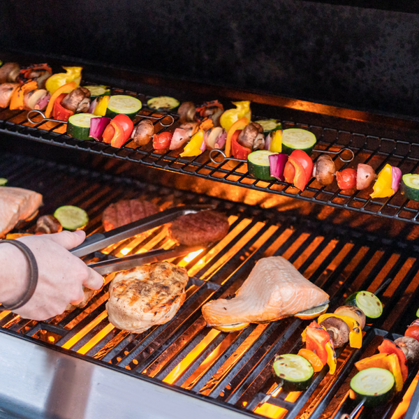 Yoleny 3 Burner BBQ Propane Gas Grill，24,000 BTU Stainless Steel Patio Garden Barbecue Grill with Stove and Side Table
